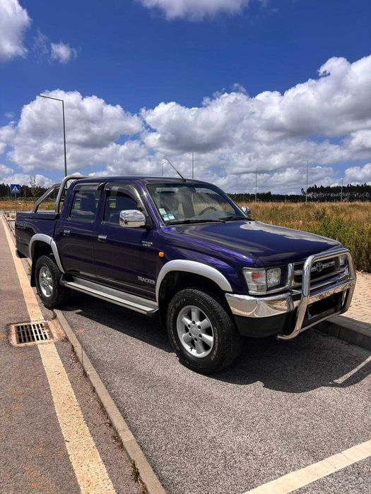 Toyota Hillux 2.4TD TRACKER 4x4 5 lugares