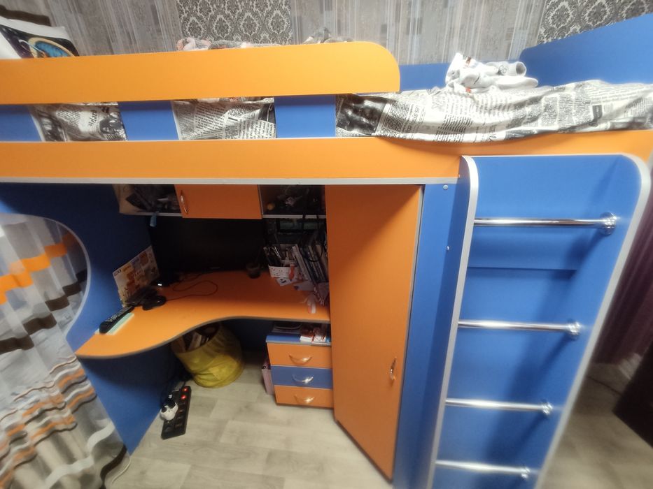 Мебельный комплект в детскую