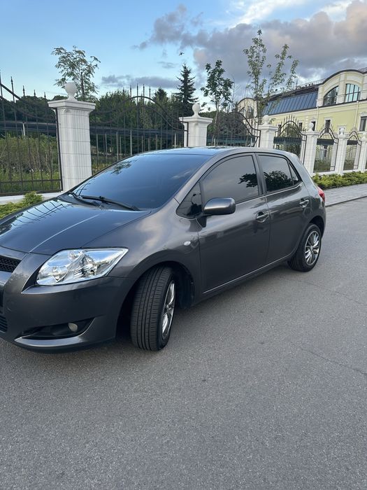 Продам Тойоту Ауріс (механіка)