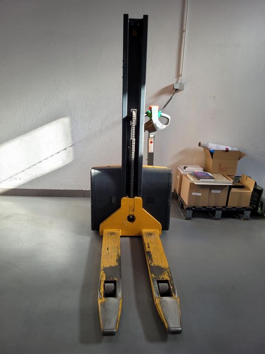 Stacker electrico + Porta Paletes