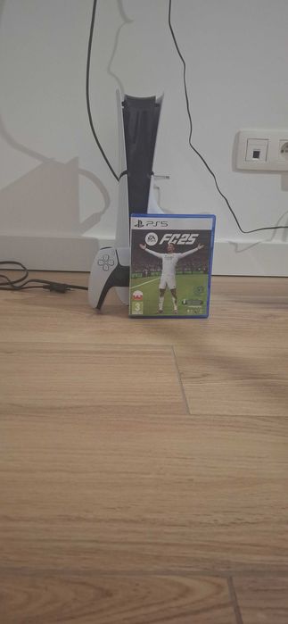Nowa konsola ps5 pad bialy fifa 25 najwieksze pojemnosc 1t i ma napęd
