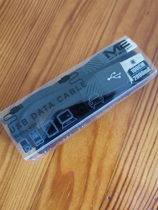 Sprzedam kabel  typu C w czarnej otulinie.