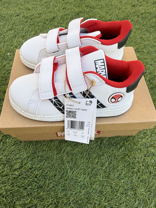 Ténis Adidas Marvel NOVOS número 27