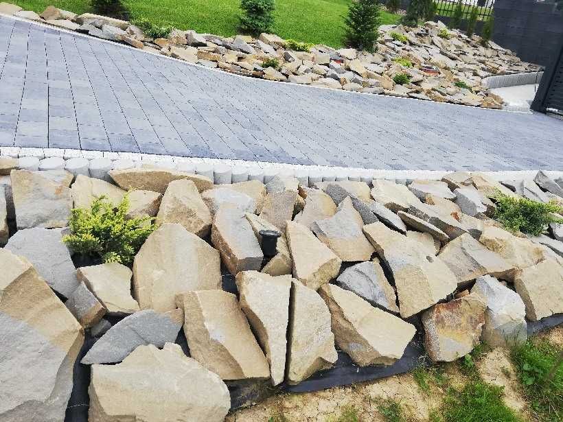 Kamień na skarpy, skalniaki, oczka wodne