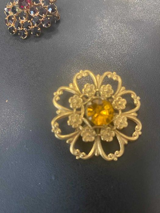 жіноча брошка біжутерія