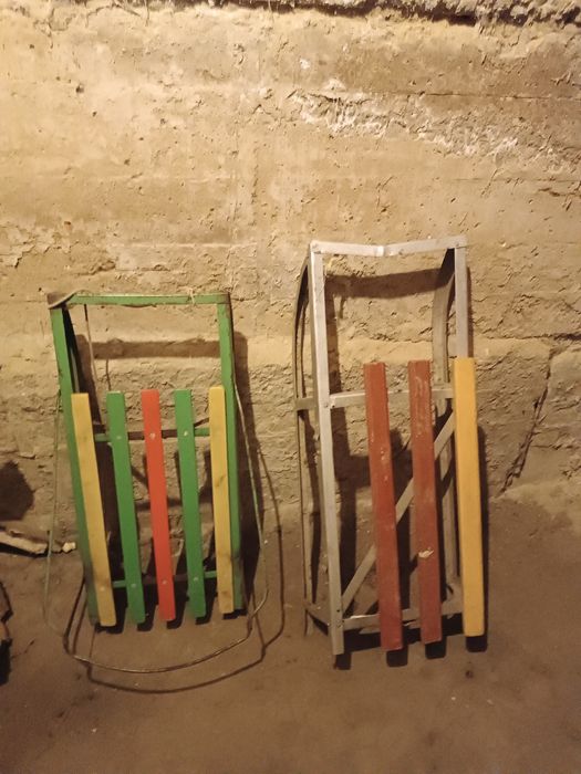 Продам.  Вінтажні    сани .
