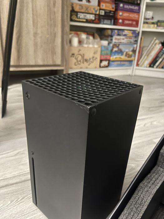 Konsola Xbox Series X 1TB z napędem i Padem.