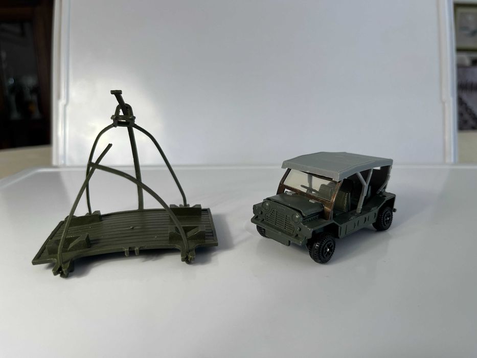 Dinky Toys - Austin Para Moke  - em estado Mint mas com falhas na plataforma - esc.aprox.1/43