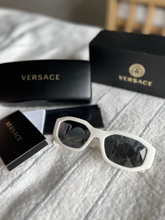 Окуляри Versace.