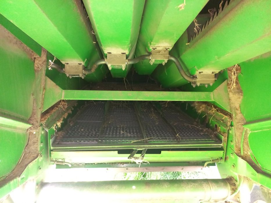 Комбайн John Deere 1042