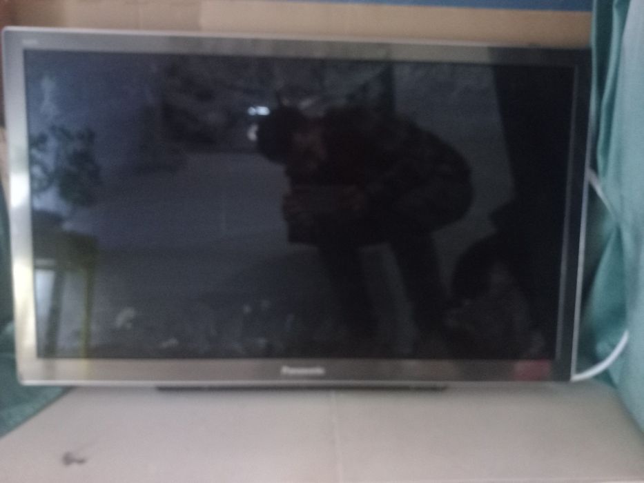 Vendo 3 televisões avariadas para arranjo ou peças.