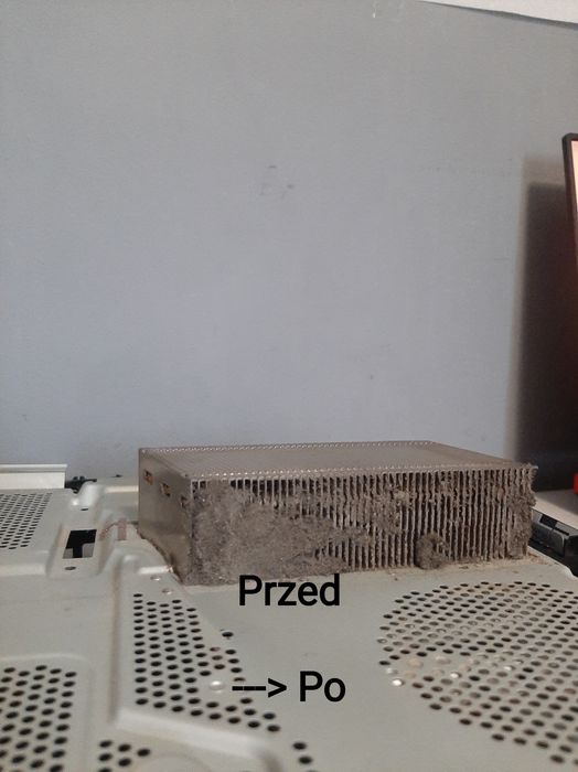 Sprzedam PS4 Pro 1TB z oryginalnym pudełkiem + możliwe akcesoria