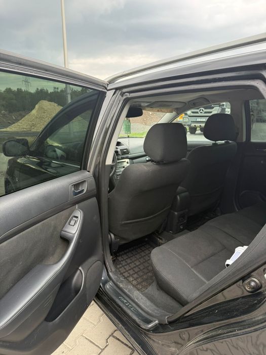 Sprzedam Toyote Avensis