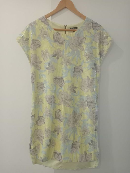 Vestido floral com lantejoulas