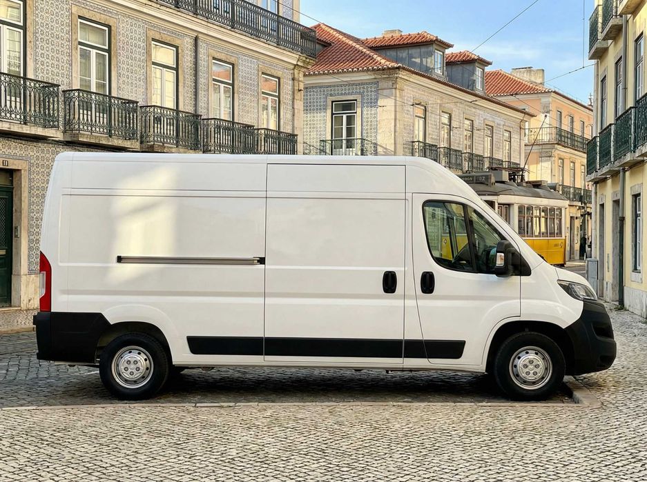 Serviço de aluguer de carrinha com motorista