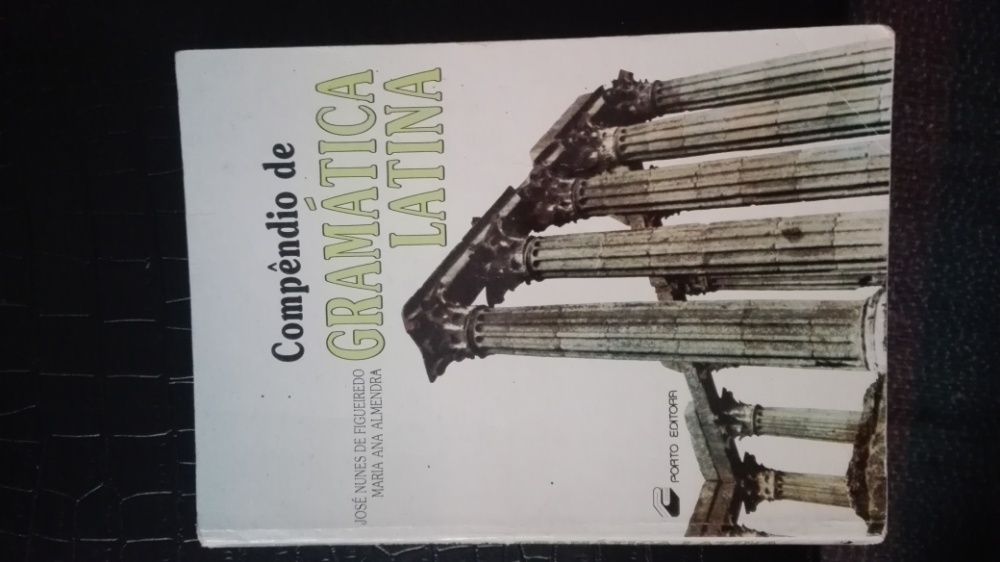 Livros e manuais escolares