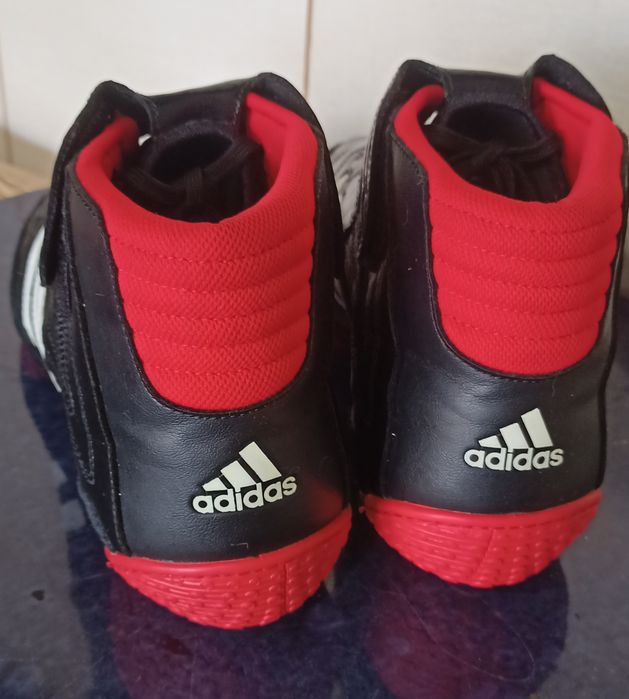 Adidas розвиваючі