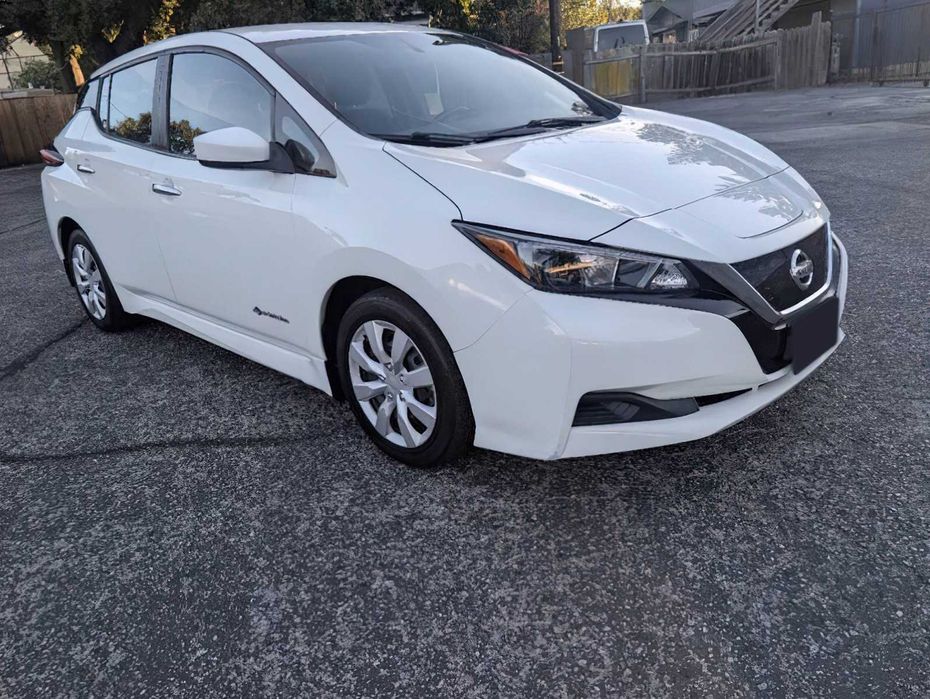 Nissan LEAF      2020