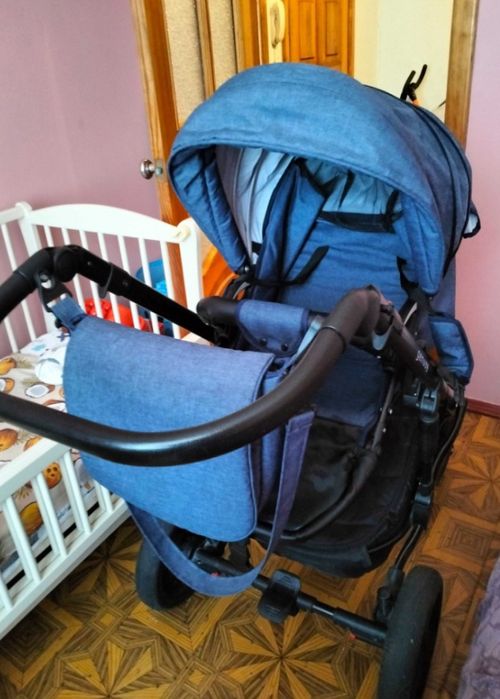 Неймовірного коасивогокольору!Дуже гарна колясочка 2в1!Один ма