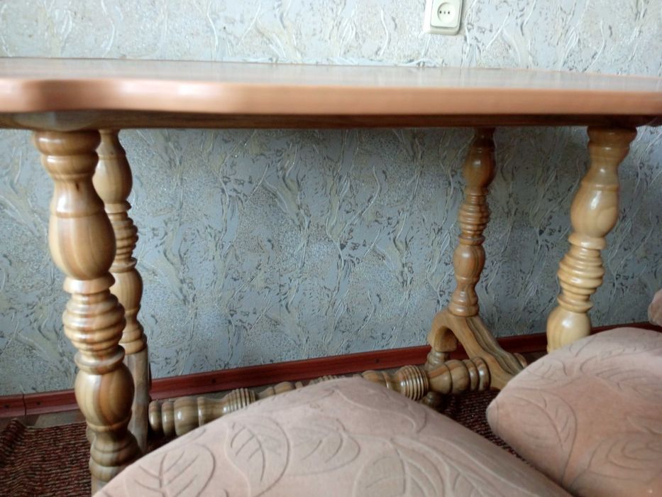 Кухонный стол 71 * 112 см. и 4 стула