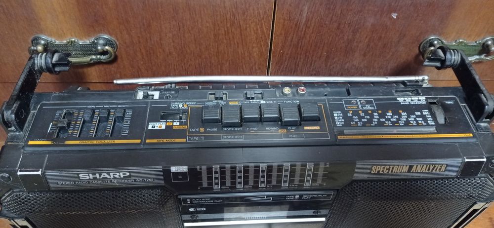 Продам магнітолу SHARP 252