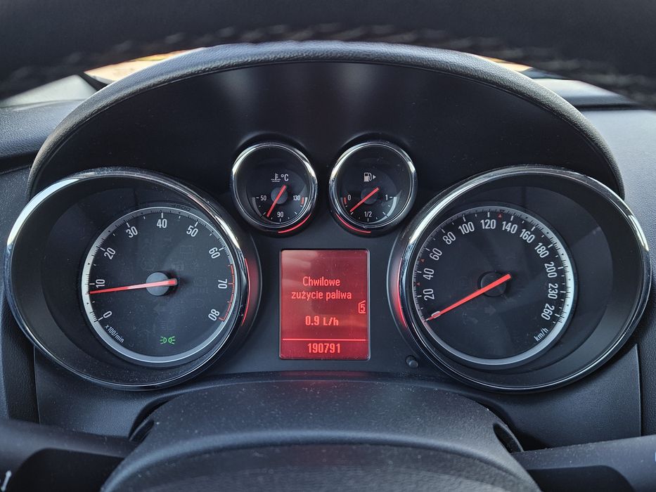 Opel Astra J 2011r. 1.4 Turbo 120km