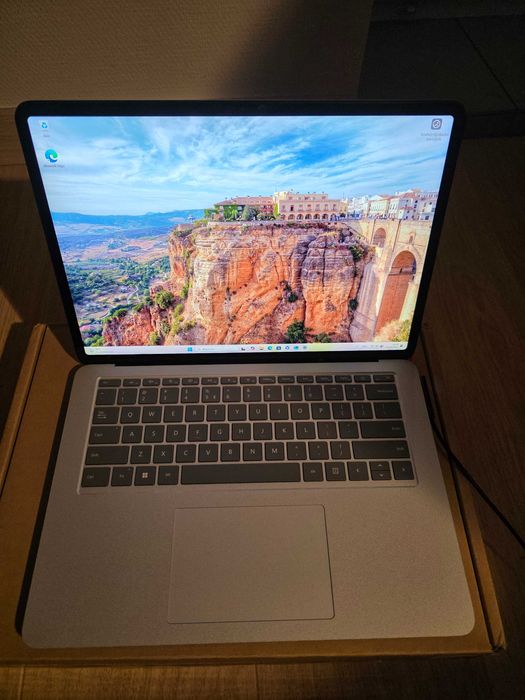 Microsoft Surface Laptop Studio 14,4” i7/32/1TB RTX A 2000 - igła