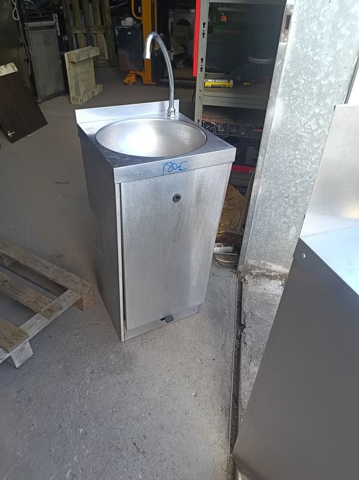 Pio lava mãos com pedal