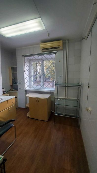 Продам приміщення в Центрі з окремим входом (помещение, отдельн. вход)