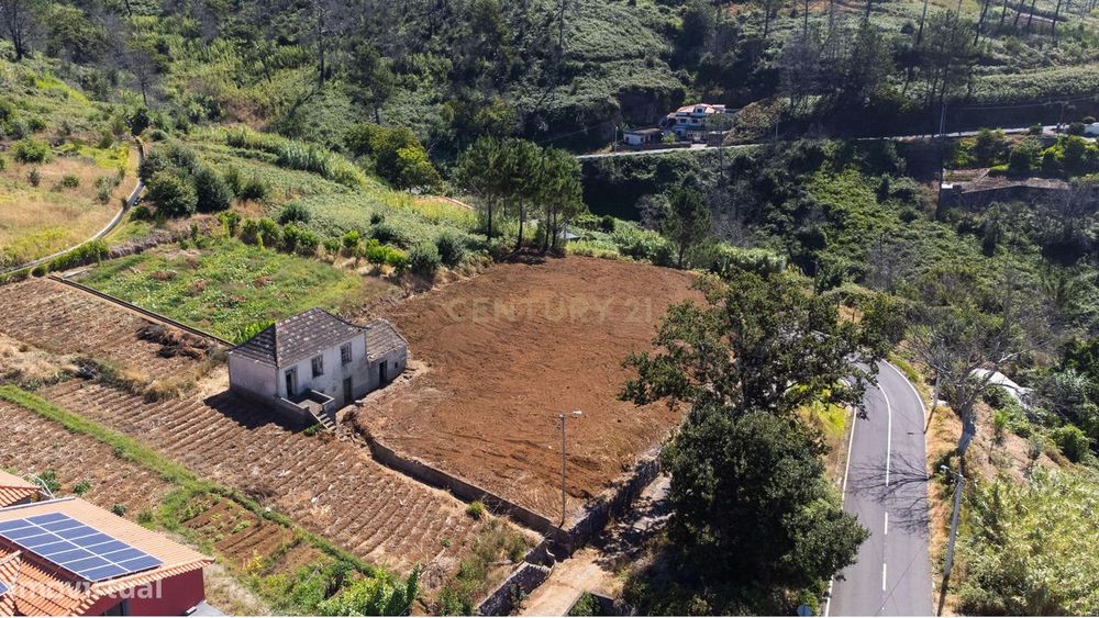 Moradia em Ruína com 1.000 m² de Terreno | Maloeira, Calheta