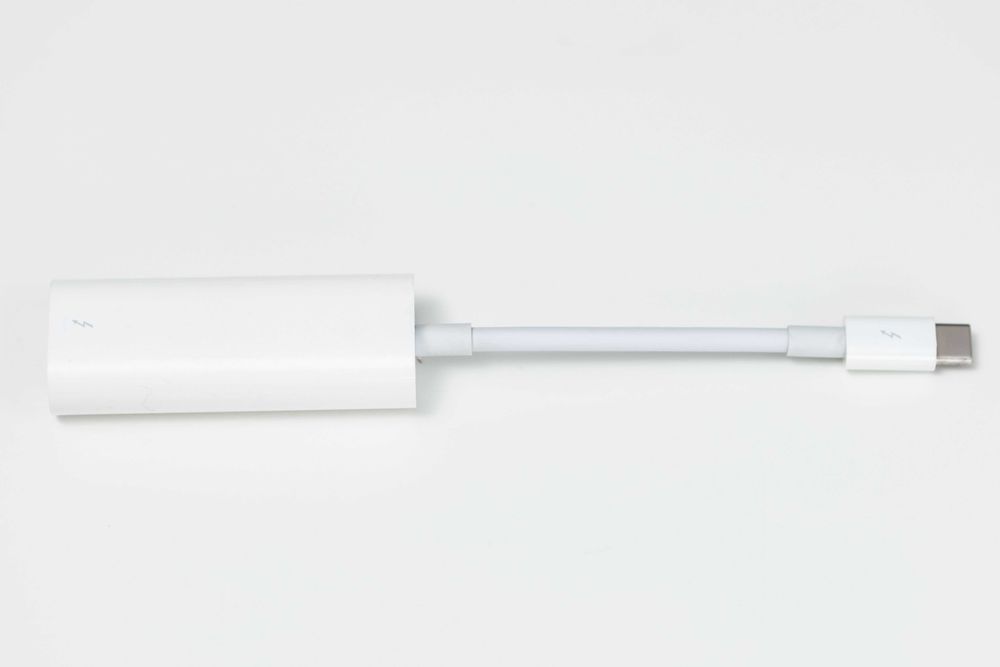 Адаптер Apple Thunderbolt 3 USB-C to Thunderbolt 2 A1790 MMEL2: 1 300 ...