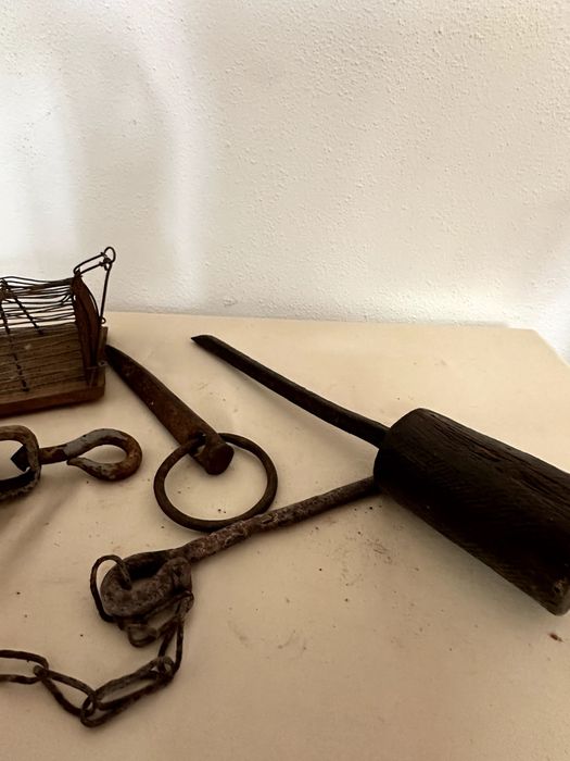 Lote roldana + ratoeira + estaca de burro e outro