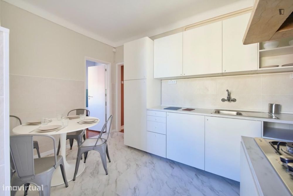 Quarto - localizado em Entrecampos Lisbon