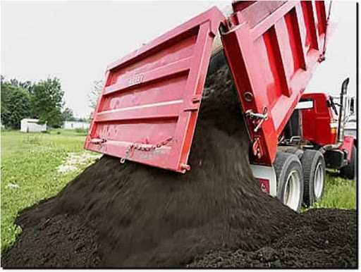 Перегной навоз коровий ,чернозем ,есть в мешках