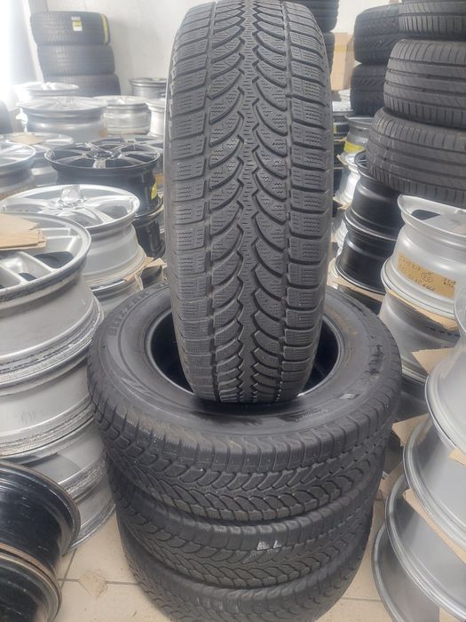 Комплект зимової гуми зима зимня Bridgestone R17 225 65