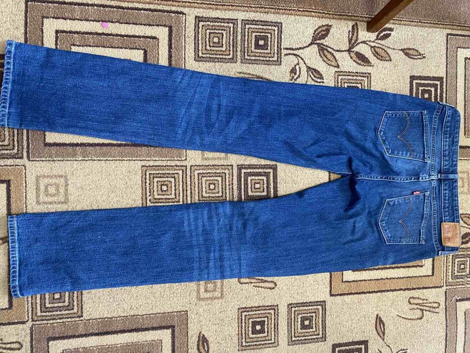 Продам джинси Levi's