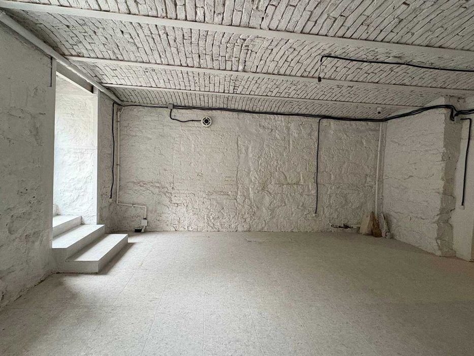 Продаж фасадного приміщення 97 м2, вул. Шевченка