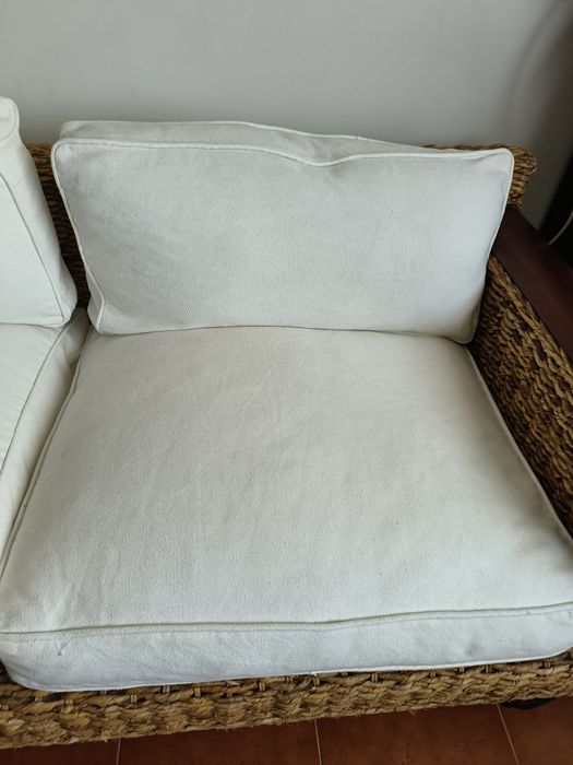 Sofá com detalhes de rede