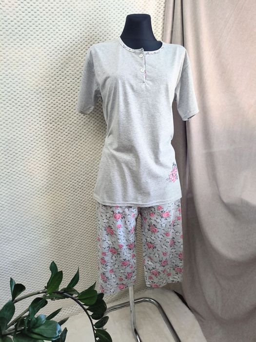 Piżama szara damska krótki rękaw spodnie rybaczki 3/4 w czerwone róże 100% bawełna r. L/XL 40/42