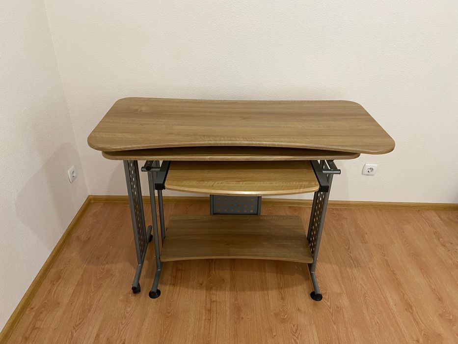 Продам 2 письмові столи