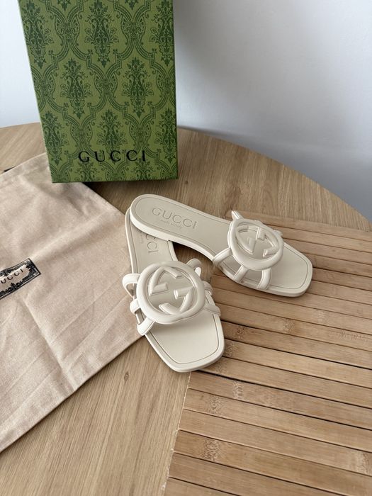Klapki Gucci Interlocking GG Sandały