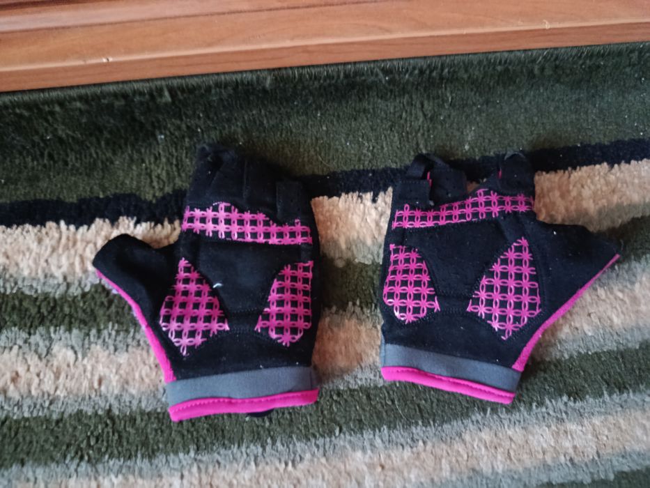 Рукавицы , спортивные рукавицы для велосипеда ,роликовых коньков