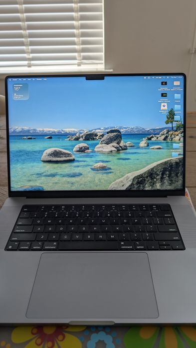 MacBook Pro 16" M1 Max, 64GB RAM, 1TB SSD