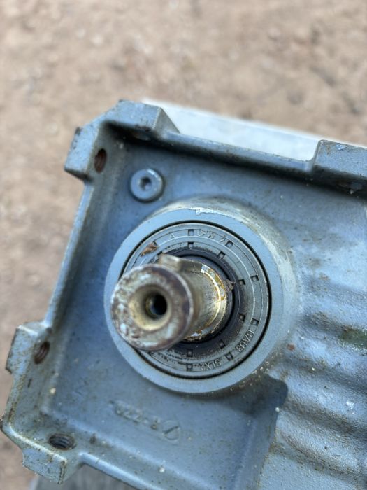 Motoreduktor 0,55  kw 140 obr