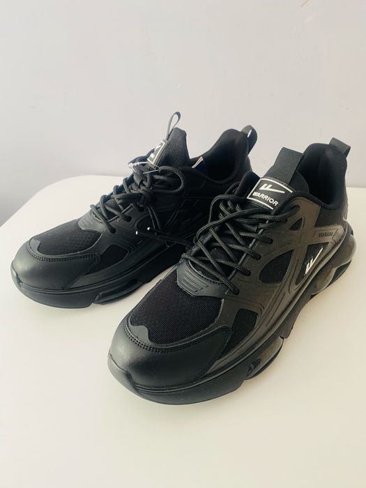 Кросівки взуття чоловіче 43 р