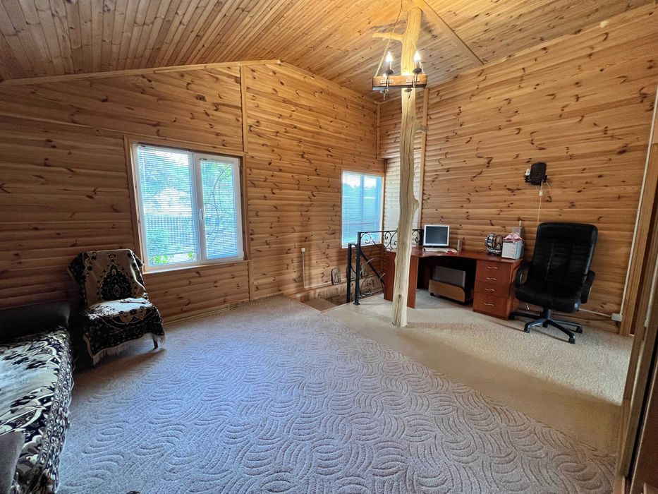 Будинок біля річки