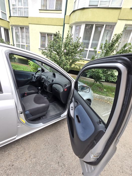 Toyota yaris 1,3 (Тойота яріс)