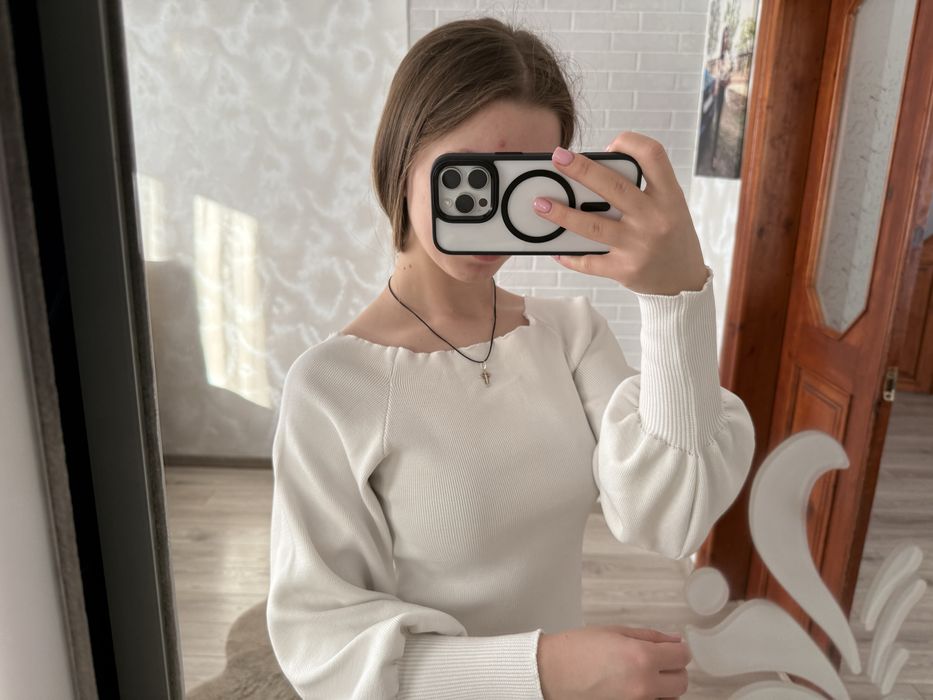 Продам Блюзку підходить під все як спідницю, так і під джинси