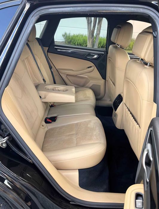 Porsche Macan      2017