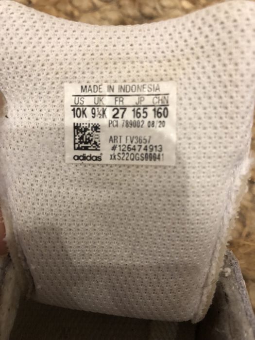 Tenis Adidas de menina brancos